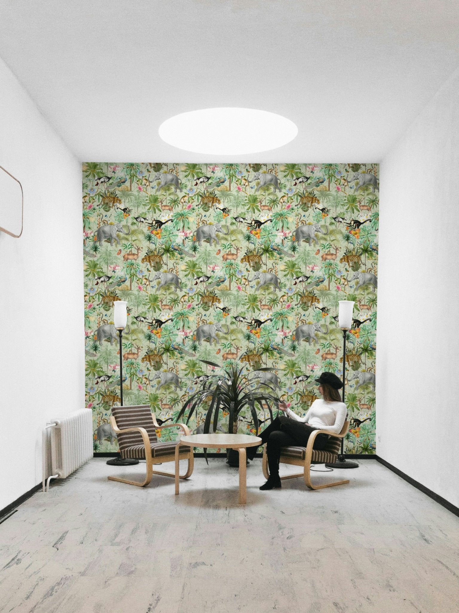 Dense foliage wallpaper offering a luxurious jungle atmosphere.

