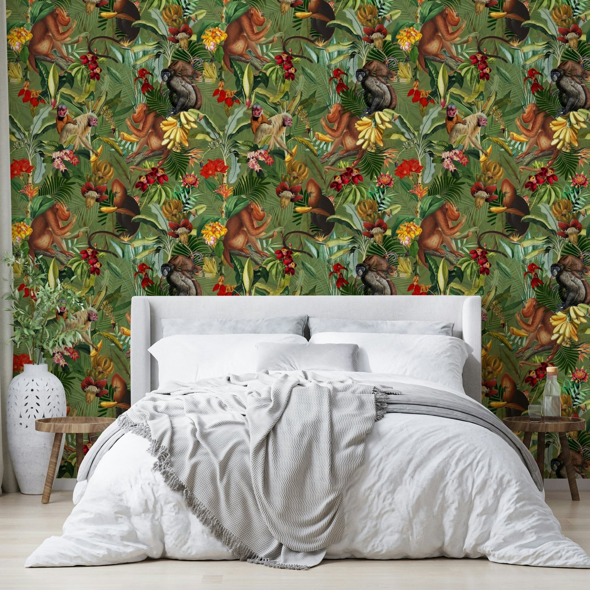 Exotic jungle wallpaper for a nature-inspired room.

