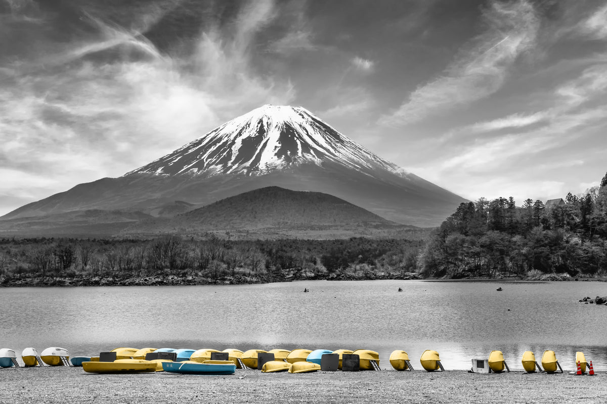 Idyllic Lake Shoji with majestic Mount Fuji | colorkey Wall Mural