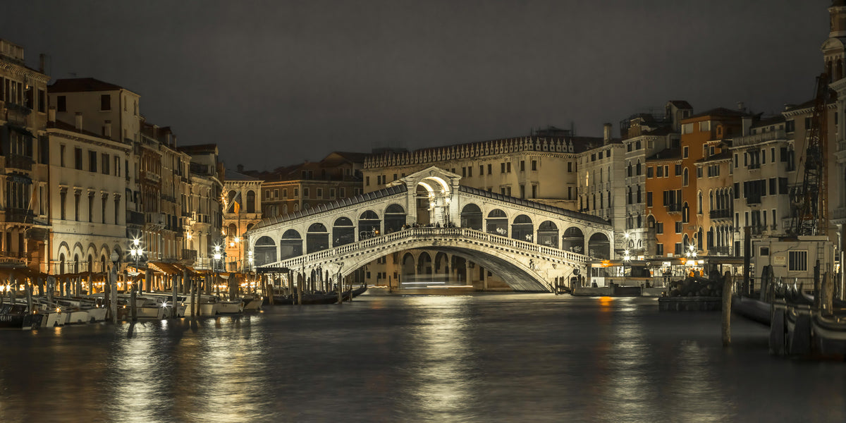 Rialto's Night Wall Mural in your room — zoomed