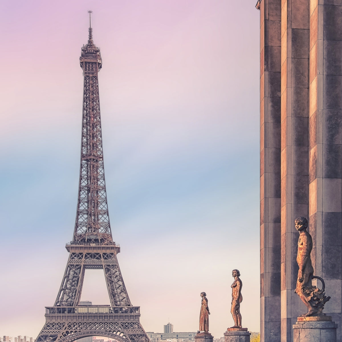 Tour Eiffel Sunset Wall Mural in your room — zoomed