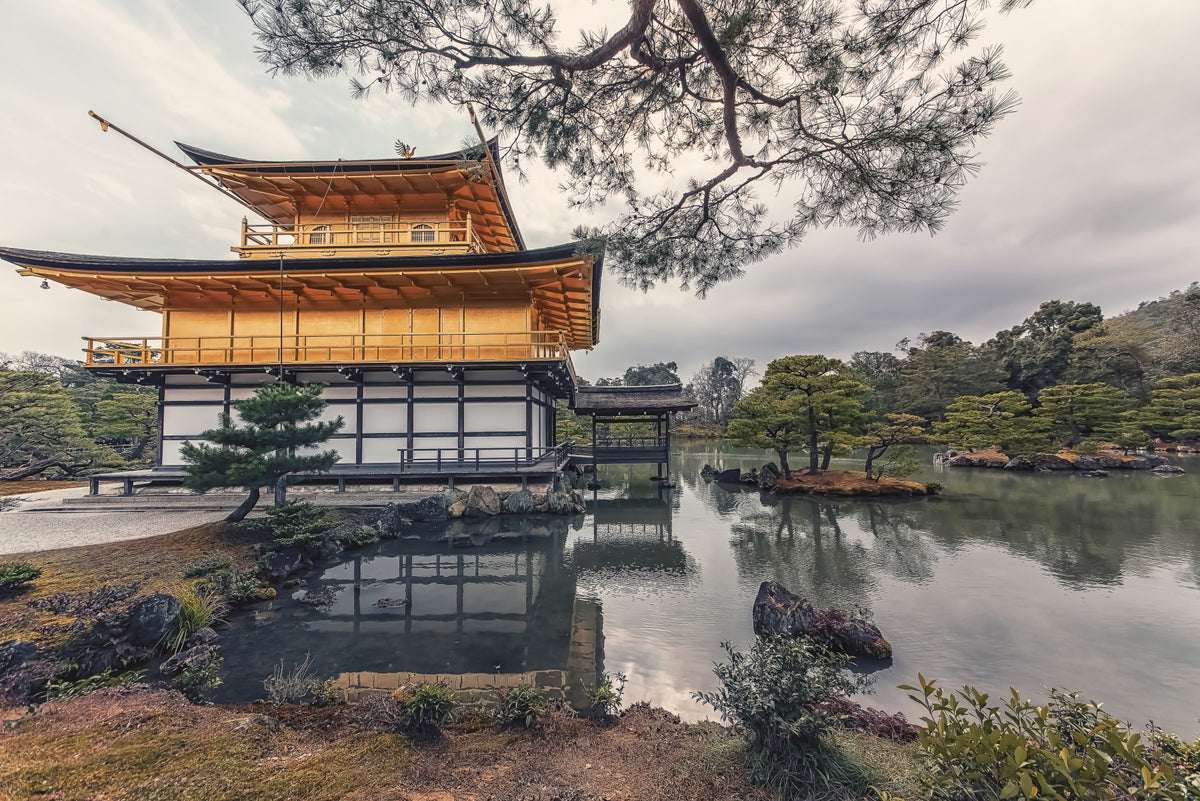 Tranquil Escape Wallpaper: Golden Pavilion Kyoto
