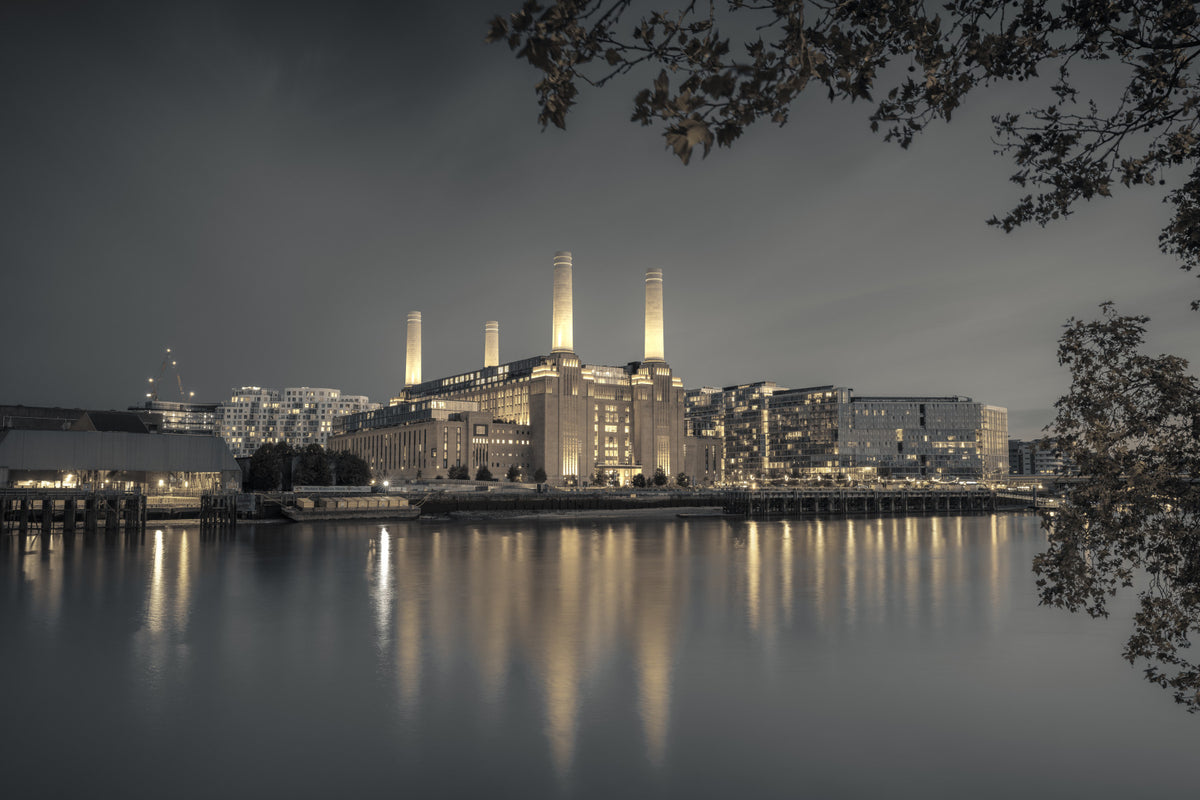 London's Illuminated Icon Wall Mural in your room — zoomed