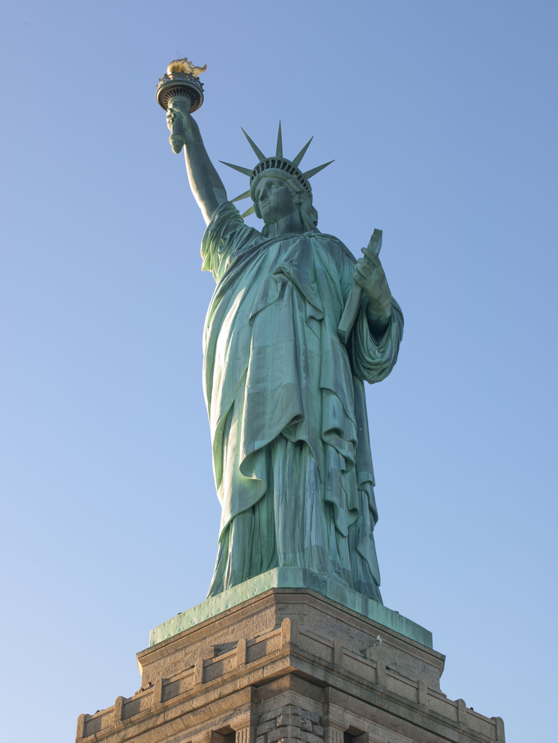 Iconic Lady Liberty Statue Wall Mural