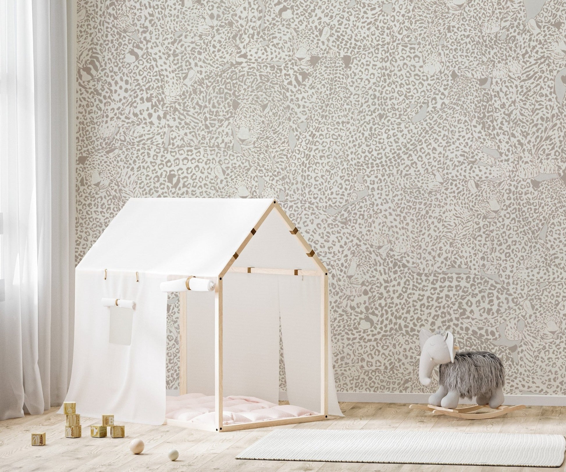 Elegant Neutral Leopard Print Wallpaper
