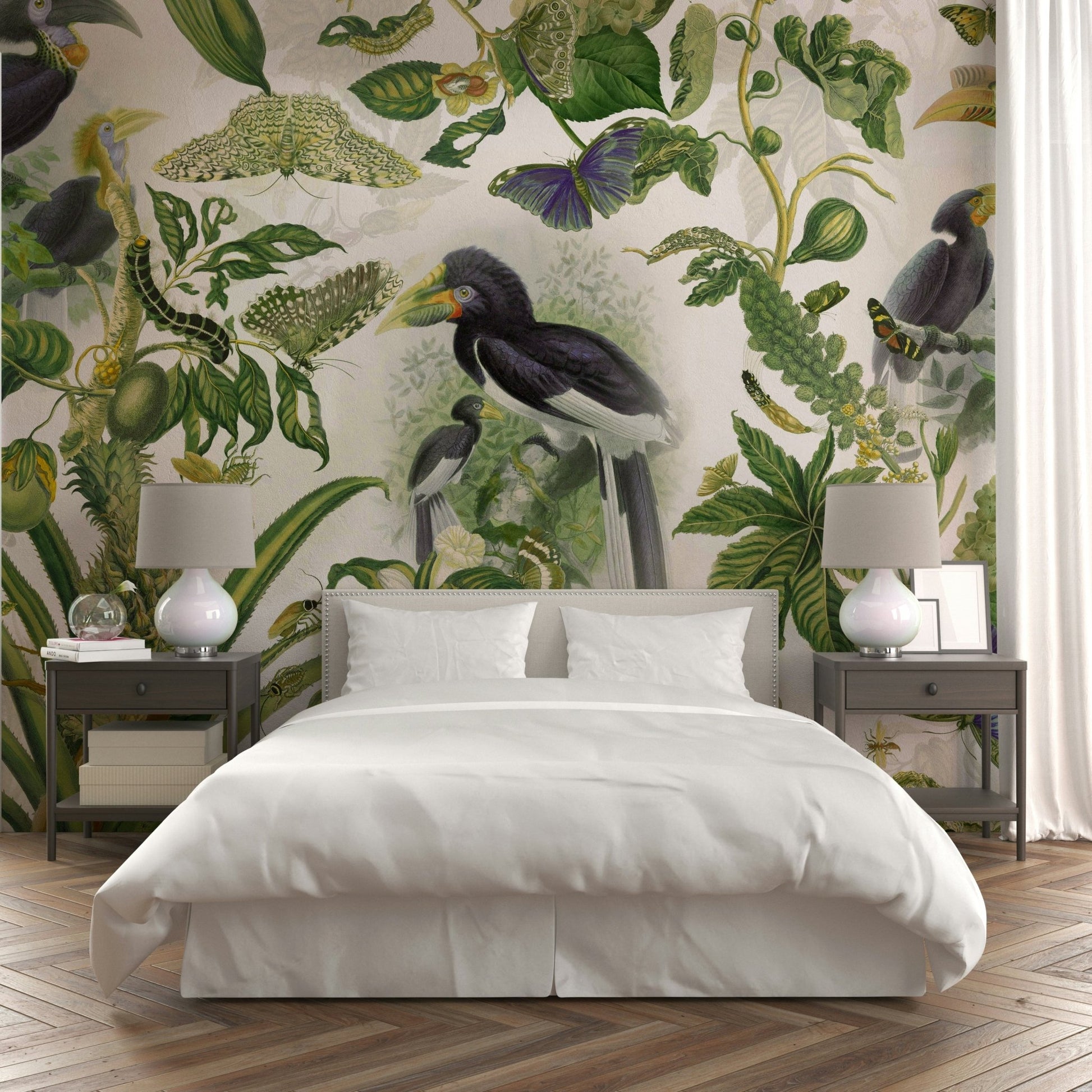 Jungle-themed wallpaper decor

