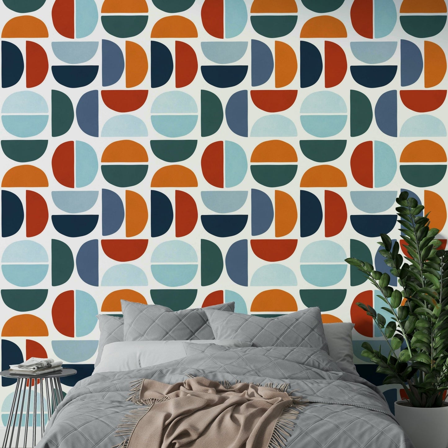 A room decorated with the Mid-Century Modern Circles wallpaper.


