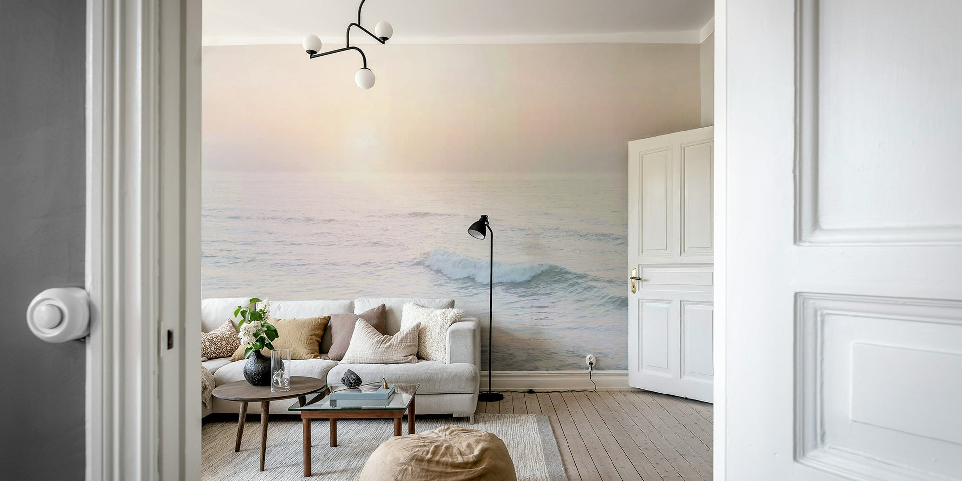 Coastal-inspired mural for a relaxing and calming room atmosphere


