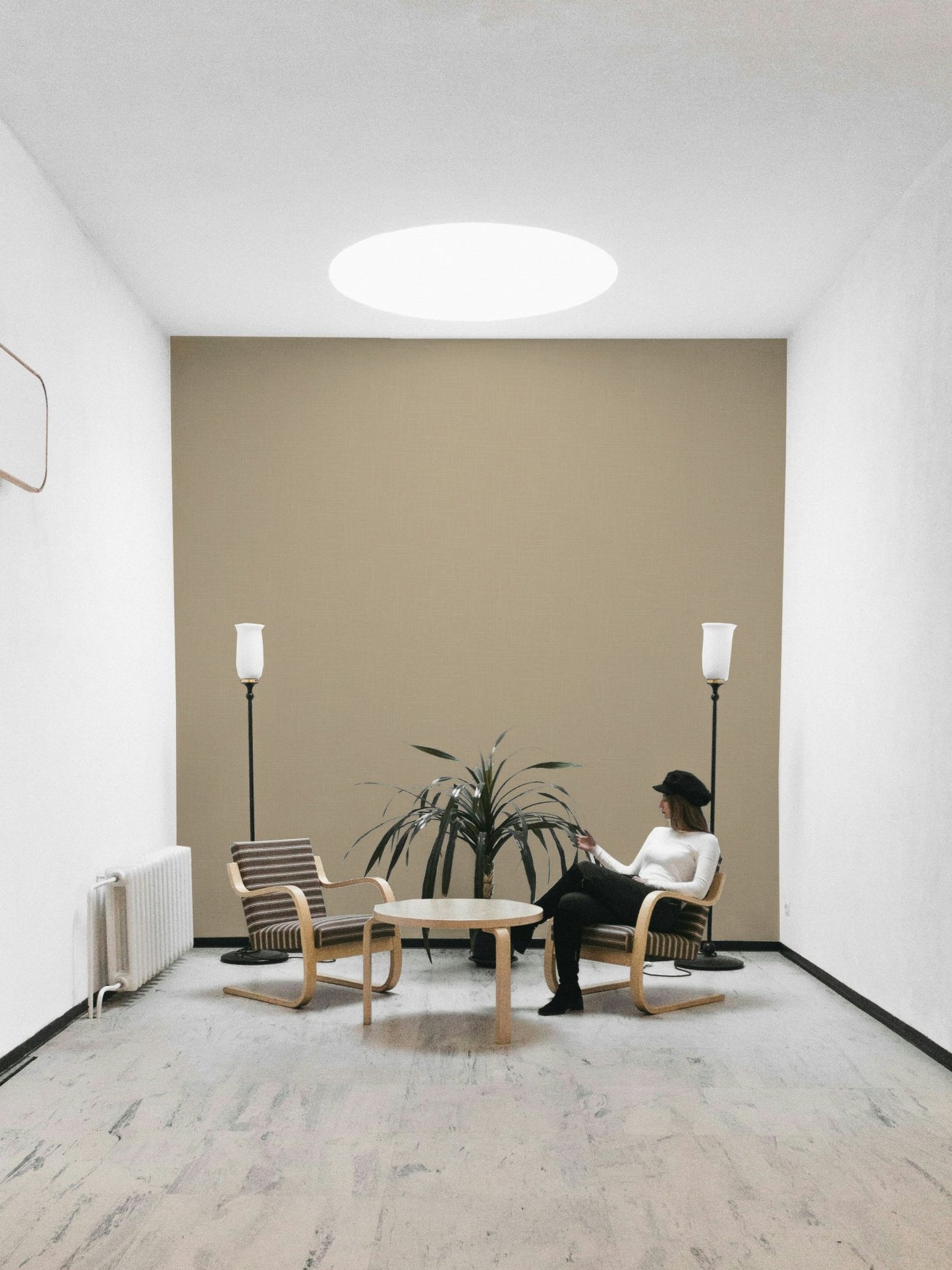 The room's lighting highlights the peaceful feel of the pattern.

