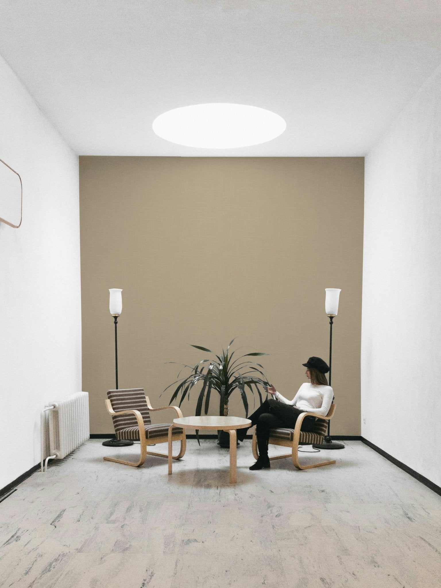 The room's lighting highlights the peaceful feel of the pattern.

