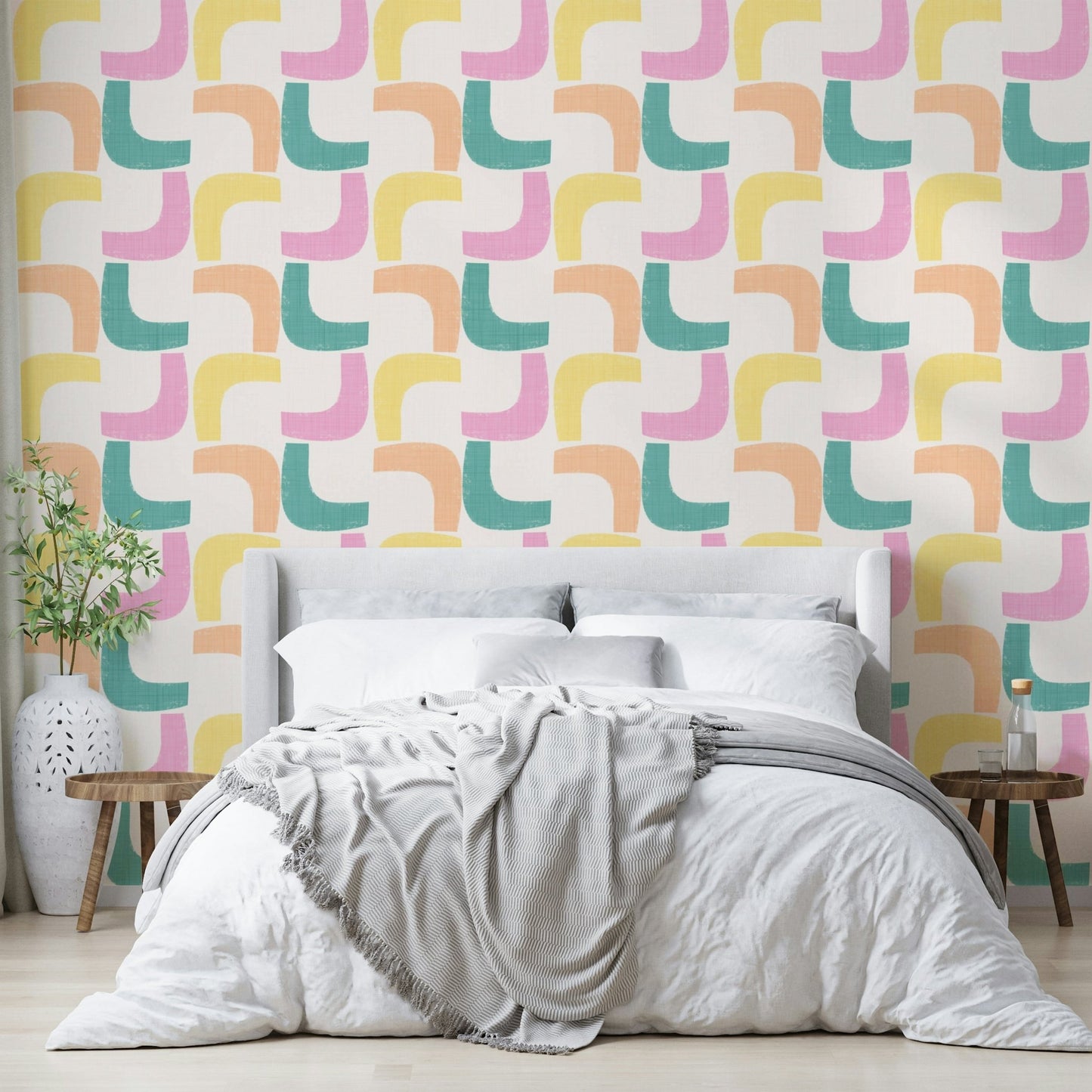 Mid-century modern boomerang wallpaper in pastel shades

