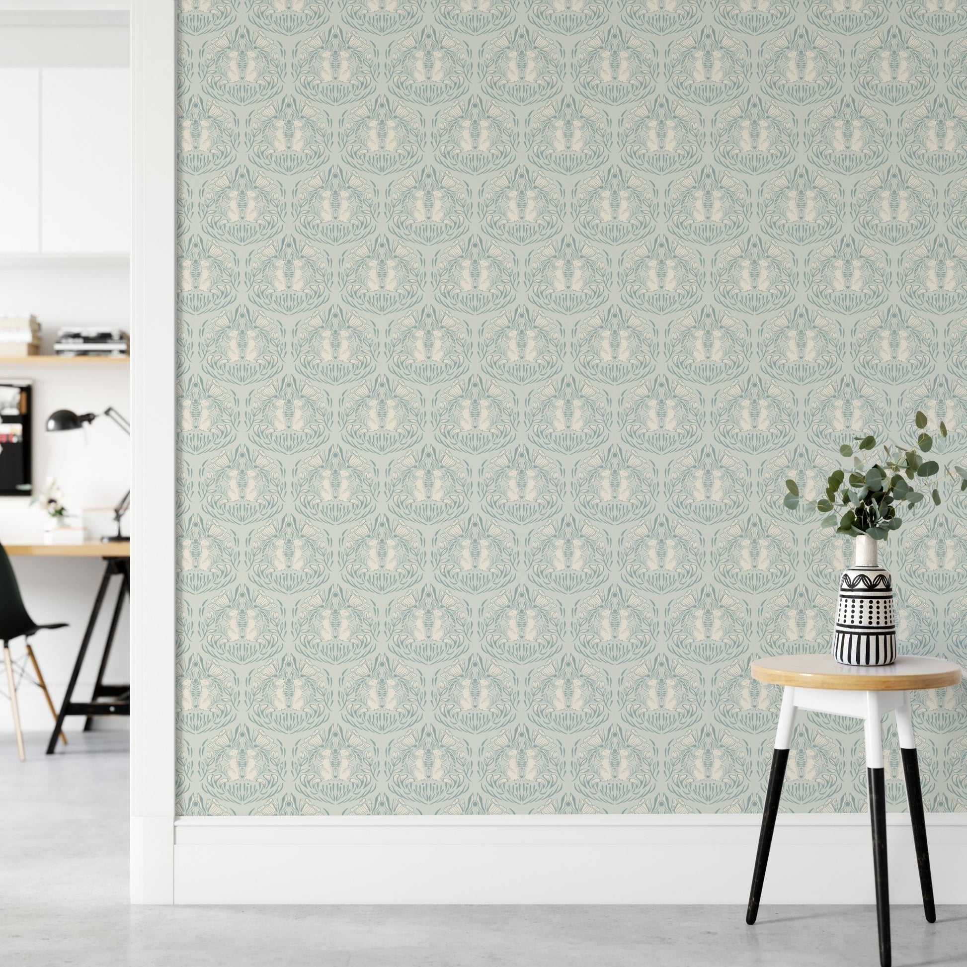 Elegant damask pattern wallpaper

