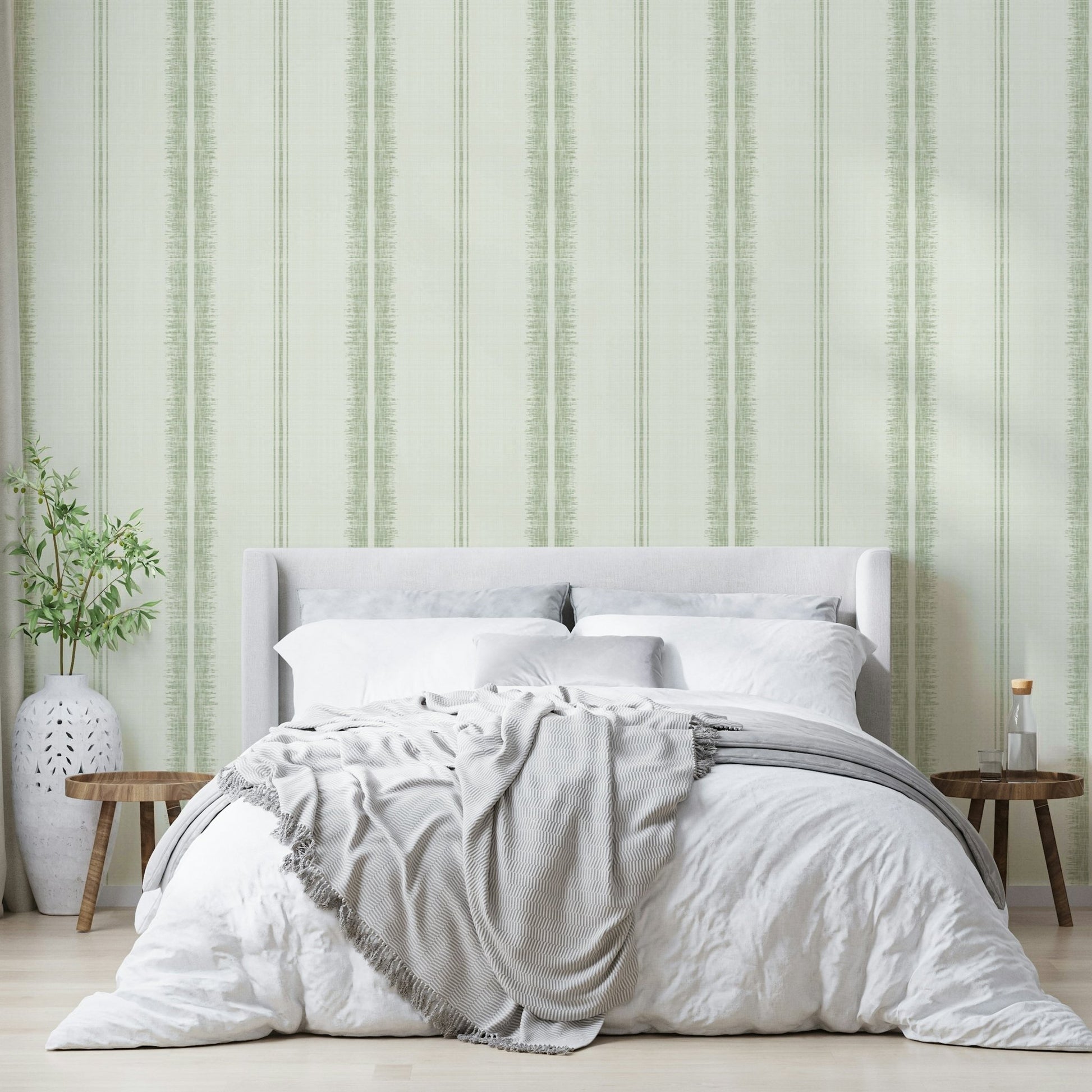 Simple stripe pattern offering a modern, natural aesthetic

