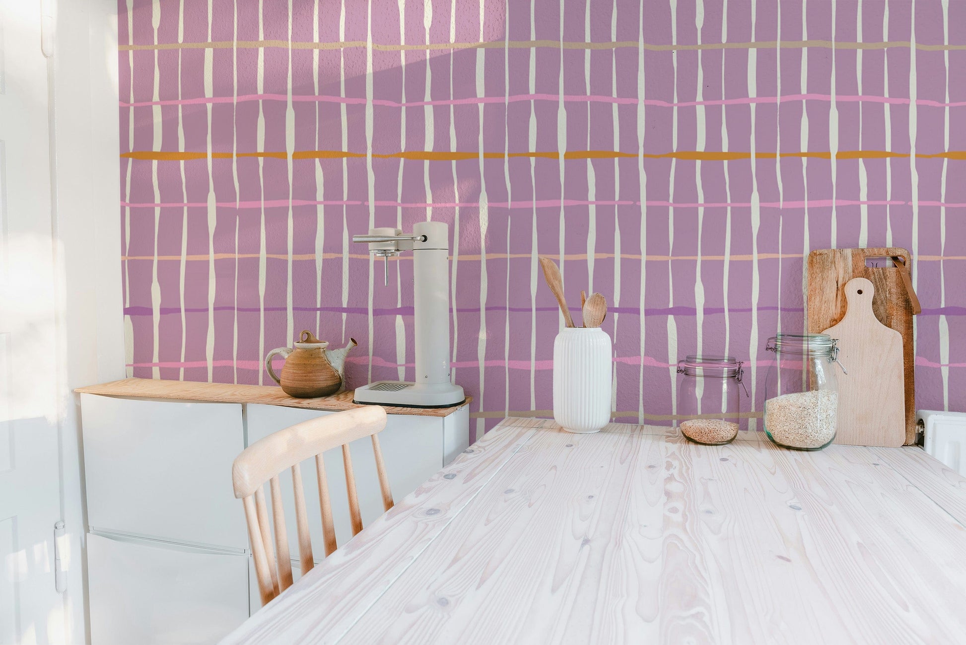 Artistic handdrawn lines wallpaper in purple tones
