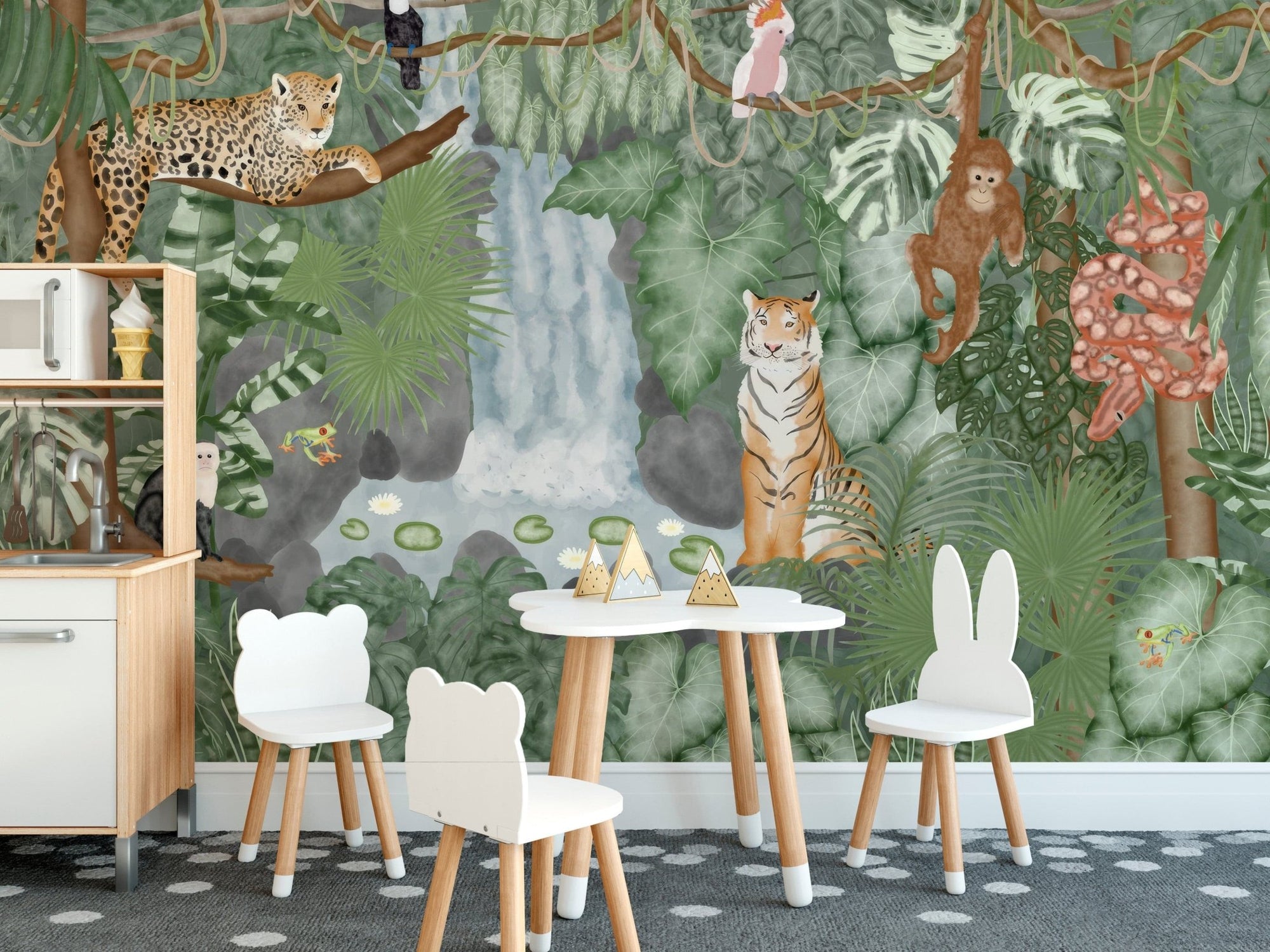 Vibrant rainforest wallpaper with wildlife, C161