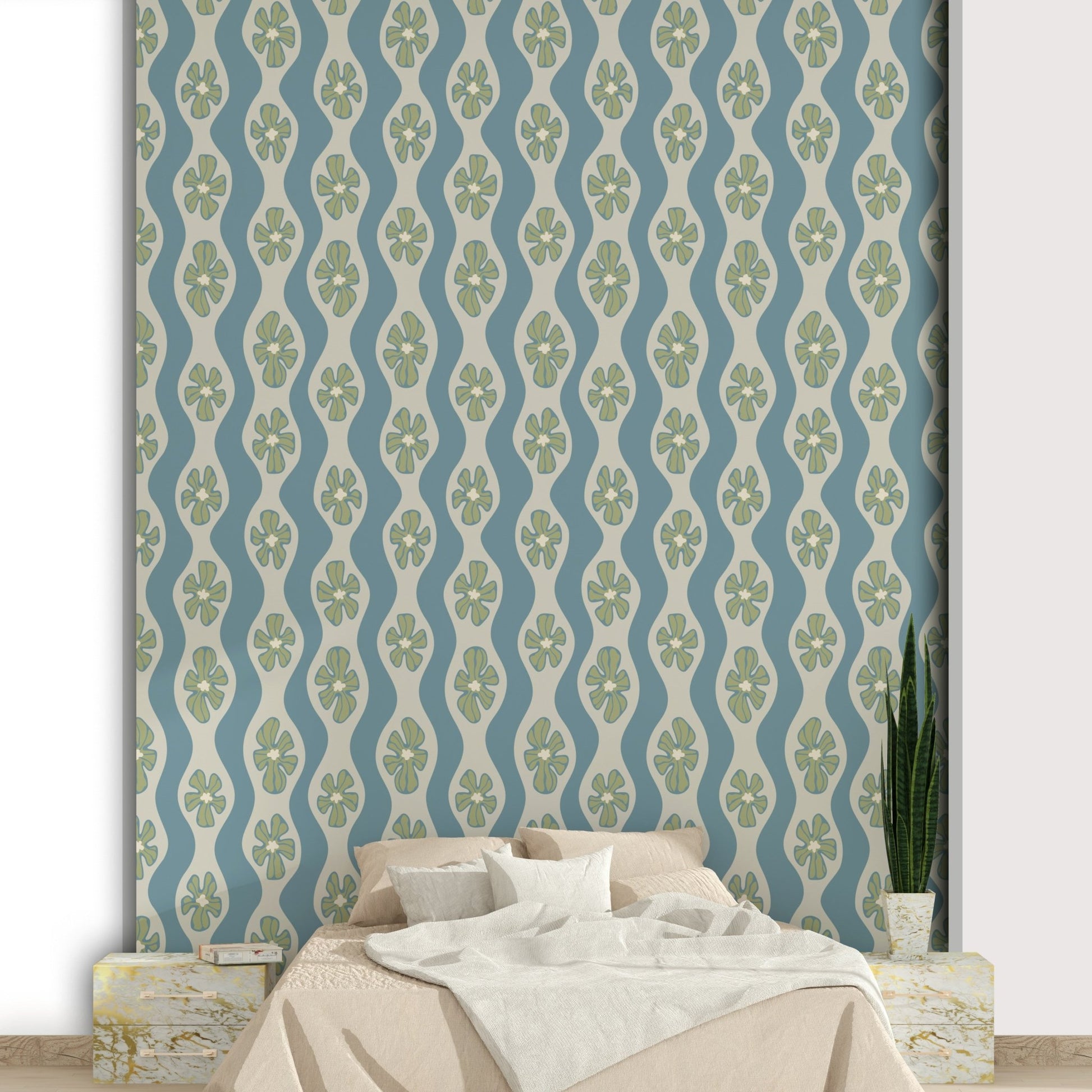 Vintage-inspired floral wallpaper in wavy stripe pattern


