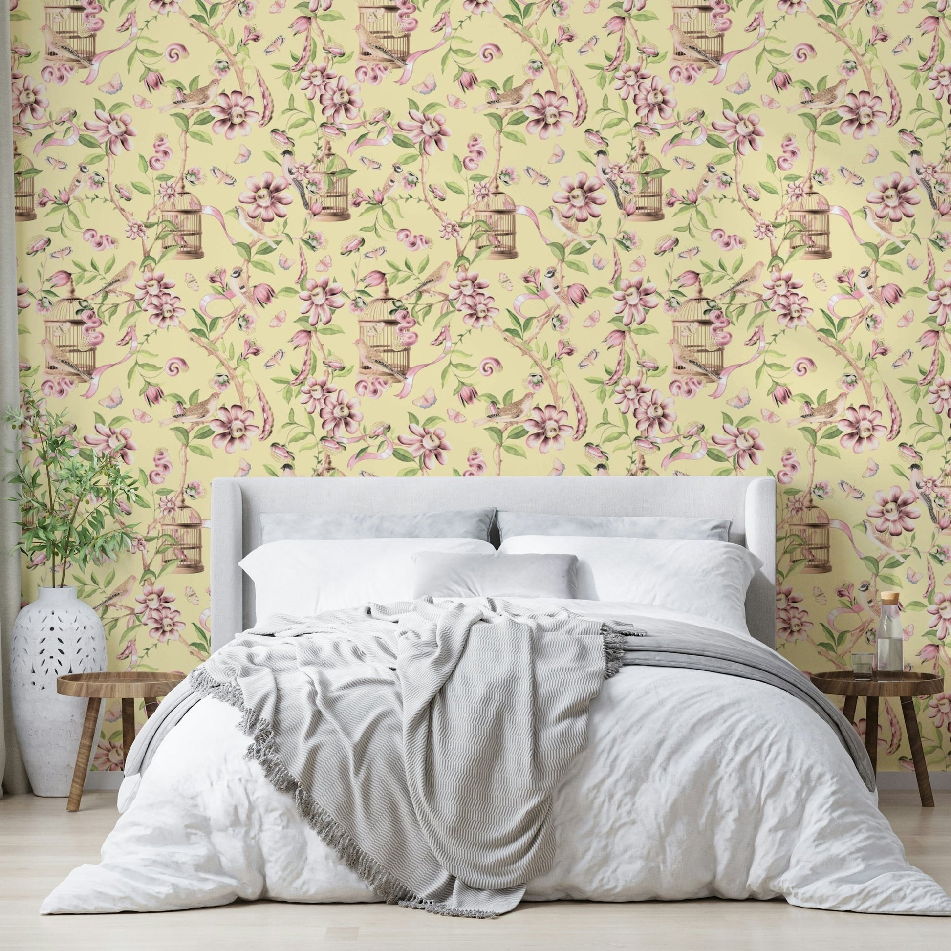 Elegant chinoiserie bird wallpaper for bedrooms

