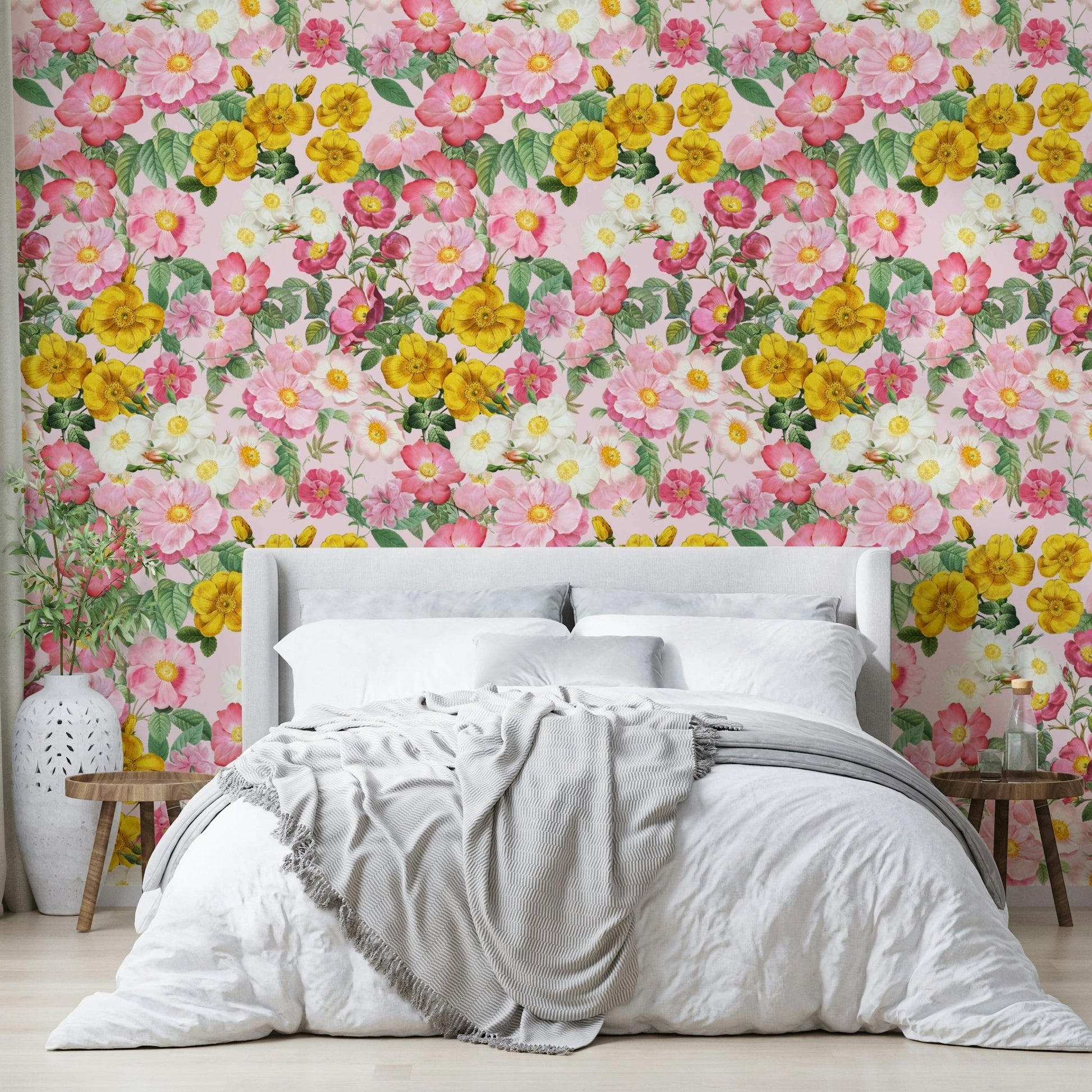 Vintage rose wallpaper for a dreamy interior., GD1353