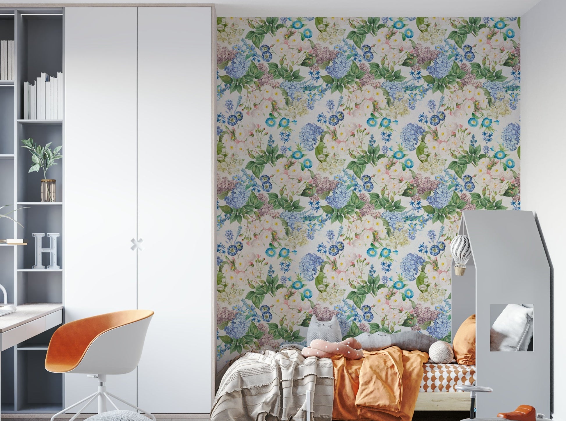 Floral wallpaper with delicate hydrangea and rose motifs for a peaceful space.

