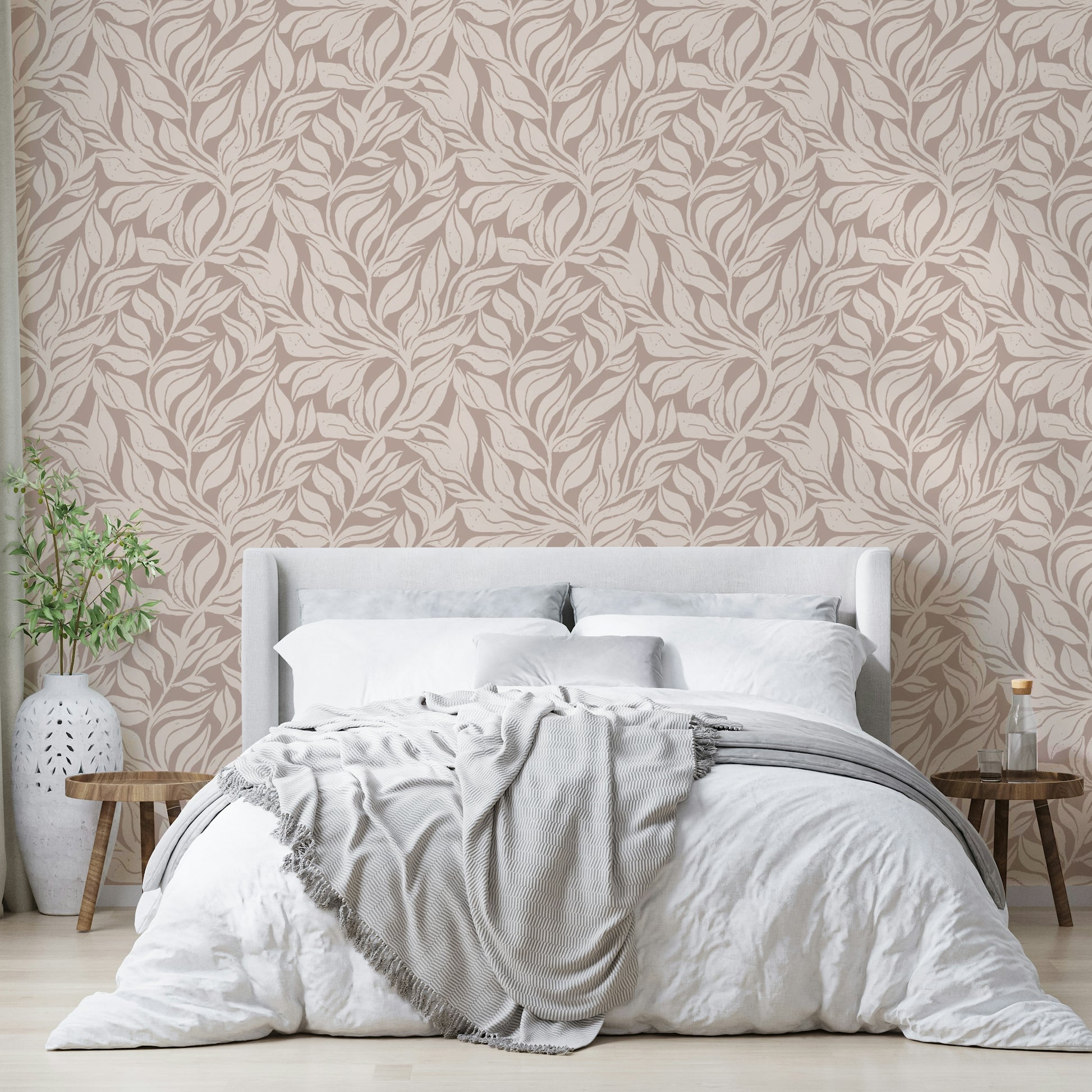 Elegant botanical wallpaper with lush greenery.

