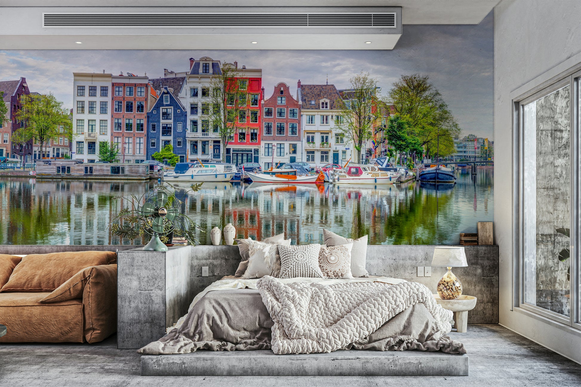 Captivating Amsterdam reflections on tranquil waters.

