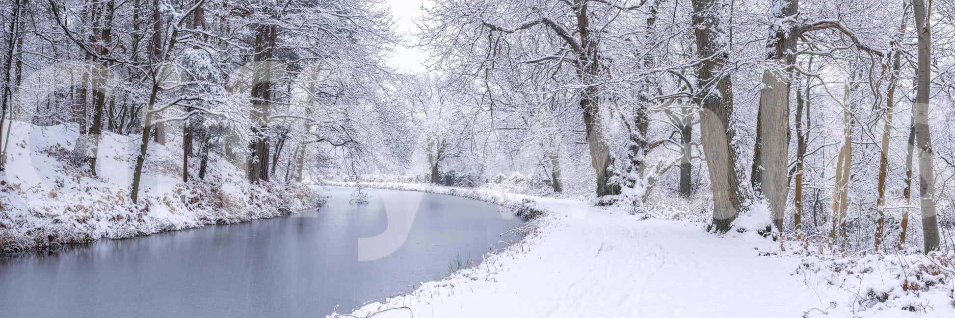 A detail of the warm tones in the snow and sky.


