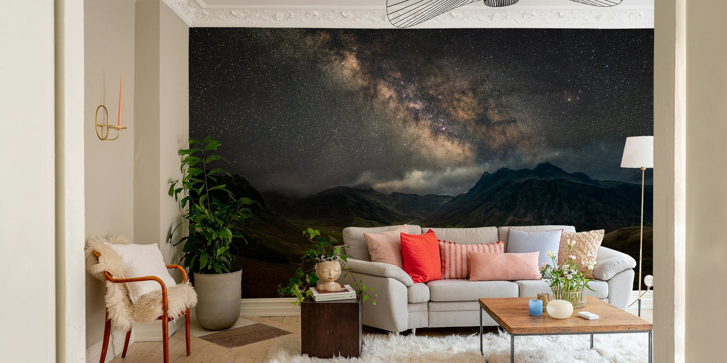 Star-filled night sky wallpaper showing the galaxy's arc

