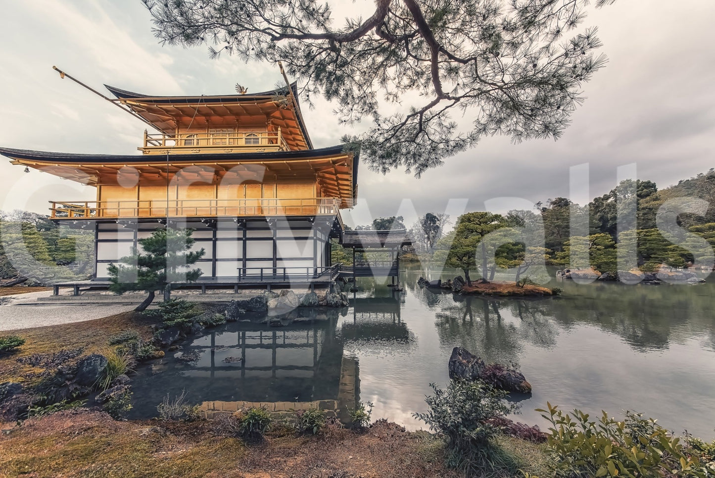 Tranquil Escape Wallpaper: Golden Pavilion Kyoto