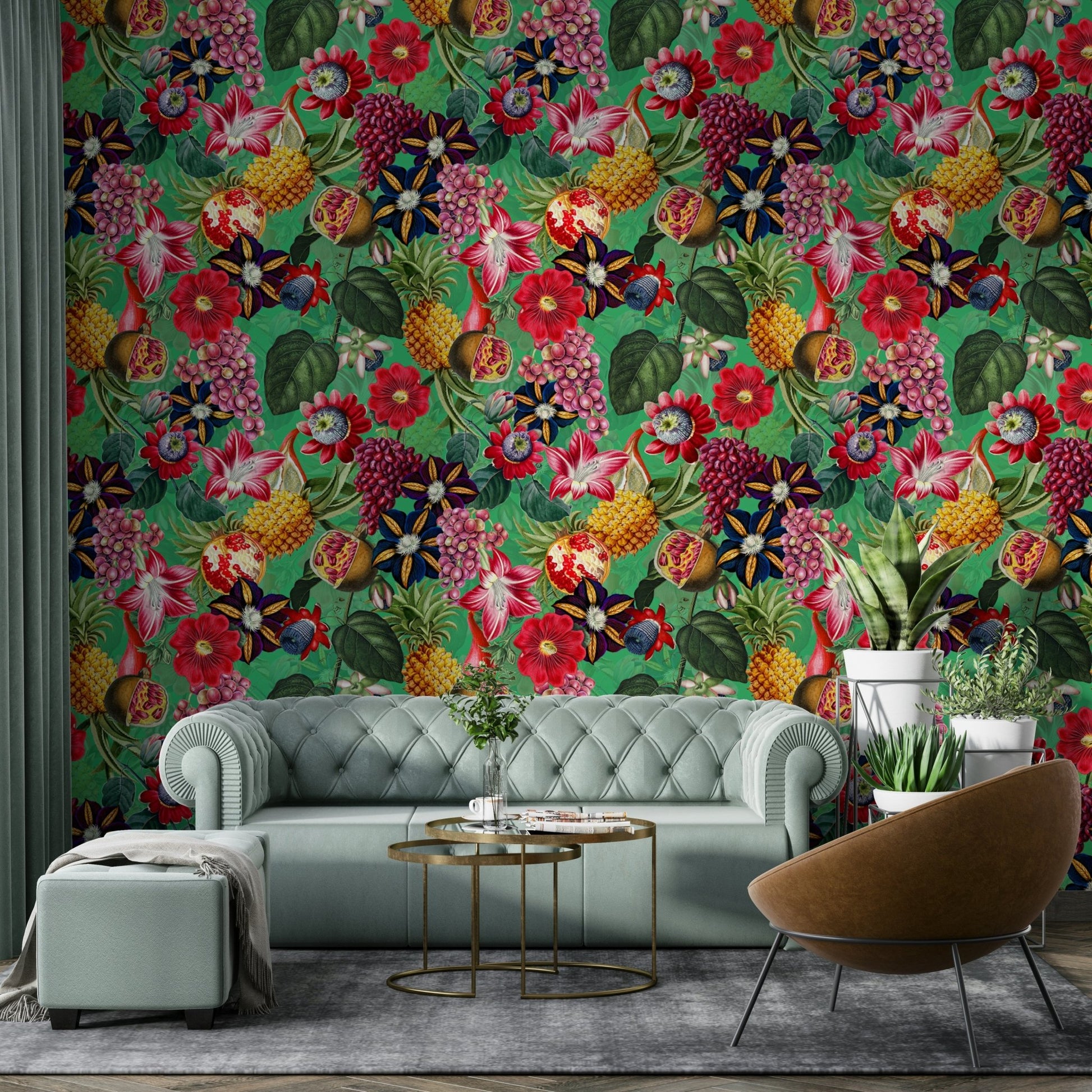 Nature-inspired wall covering with leafy paradise

