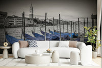 Venetian scenery wallpaper showing water reflections and historic architectural details.