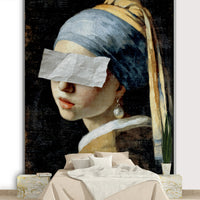 The figure wears a pearl earring and a turban.

