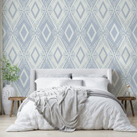 Vertical rhombuses wallpaper on a wall

