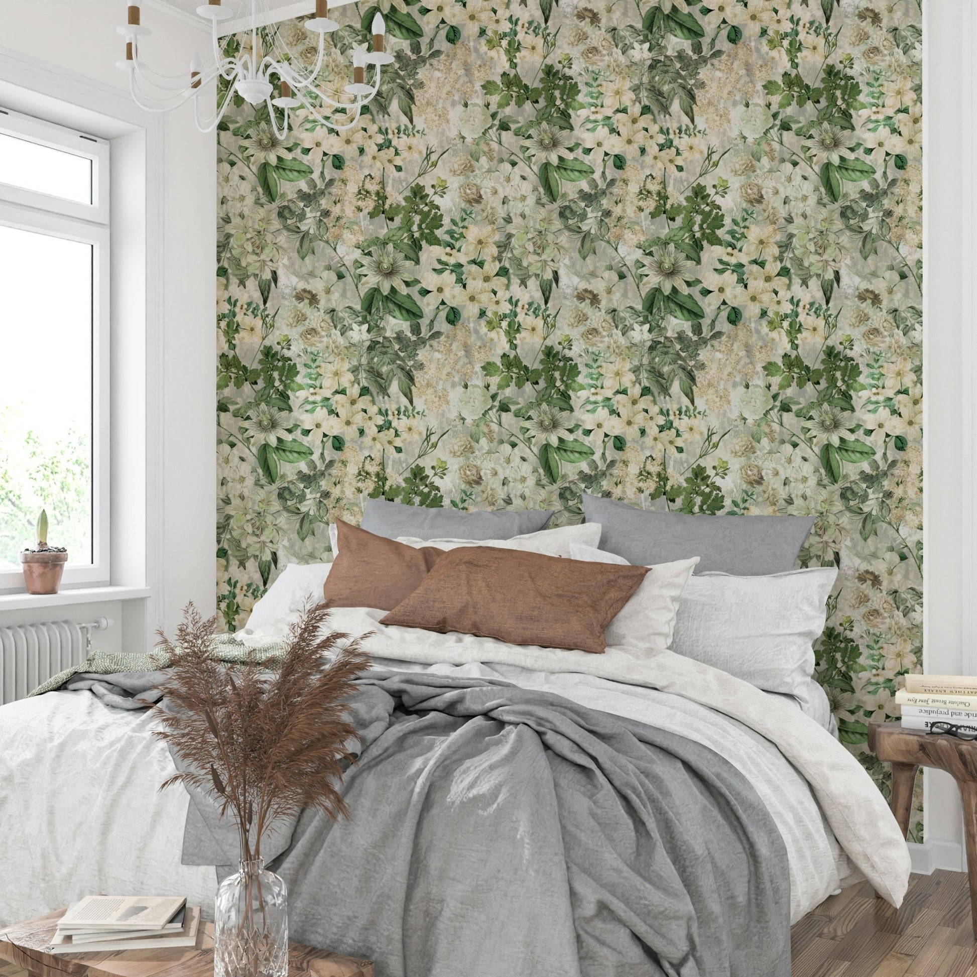 Mural wallpaper with a vintage bloom design.
