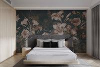 Vintage-inspired floral wallpaper pattern
