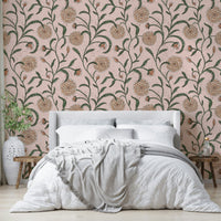 Elegant floral wallcovering
