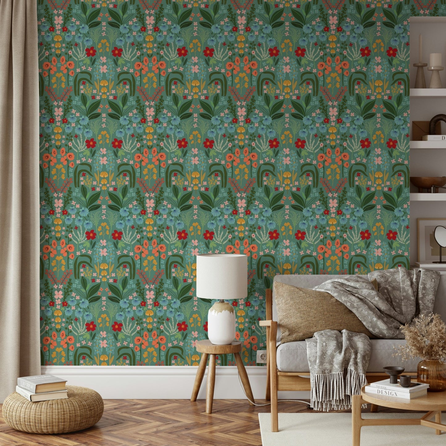 Easy-to-apply classic floral wallpaper

