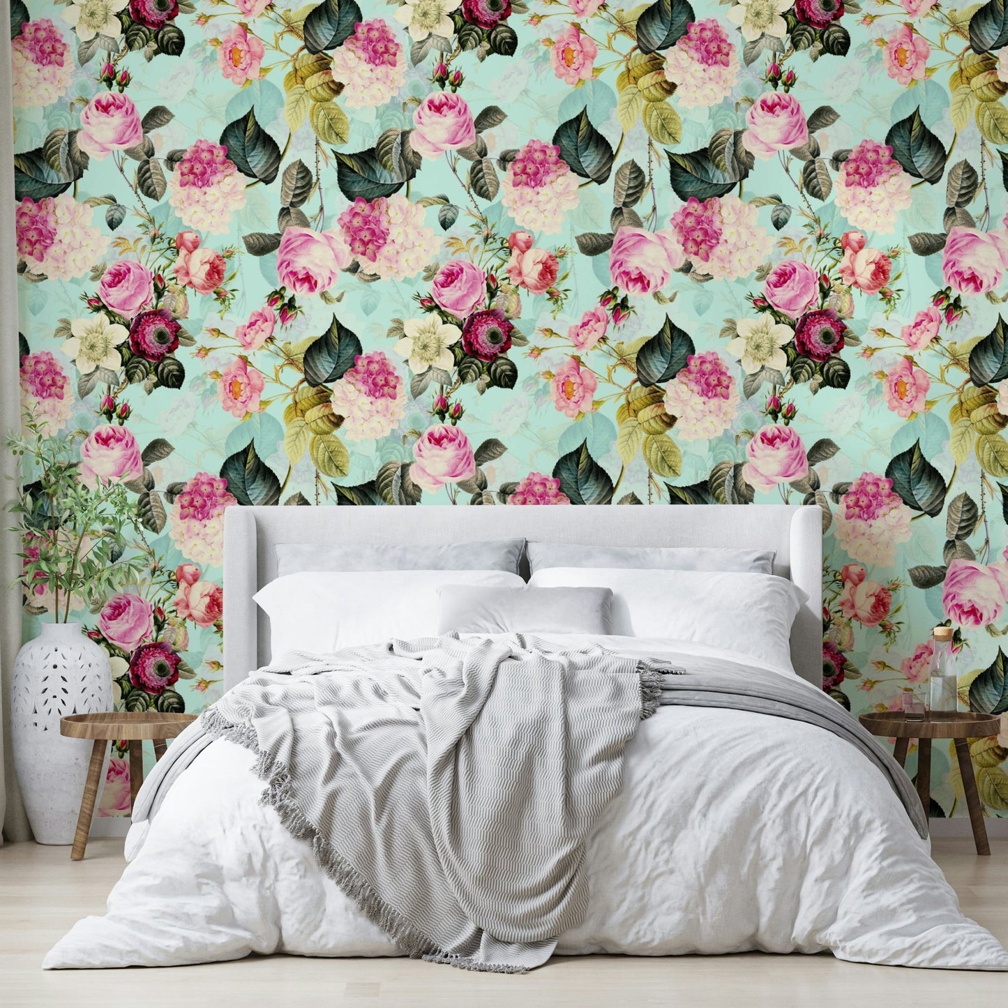 Romantic vintage rose garden wallpaper with detailed blooms, GD1352