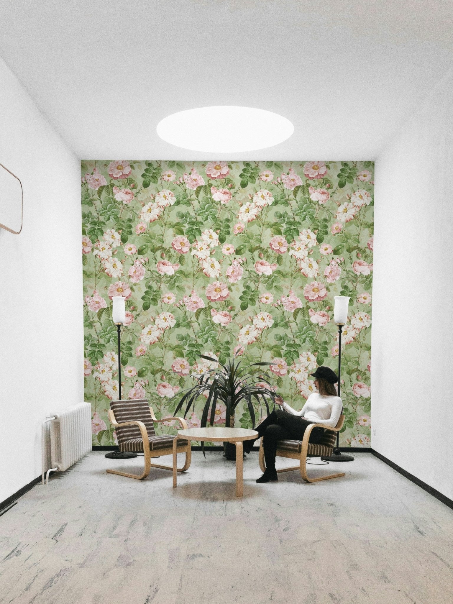 Soft pastel vintage rose wallpaper for elegant interiors.

