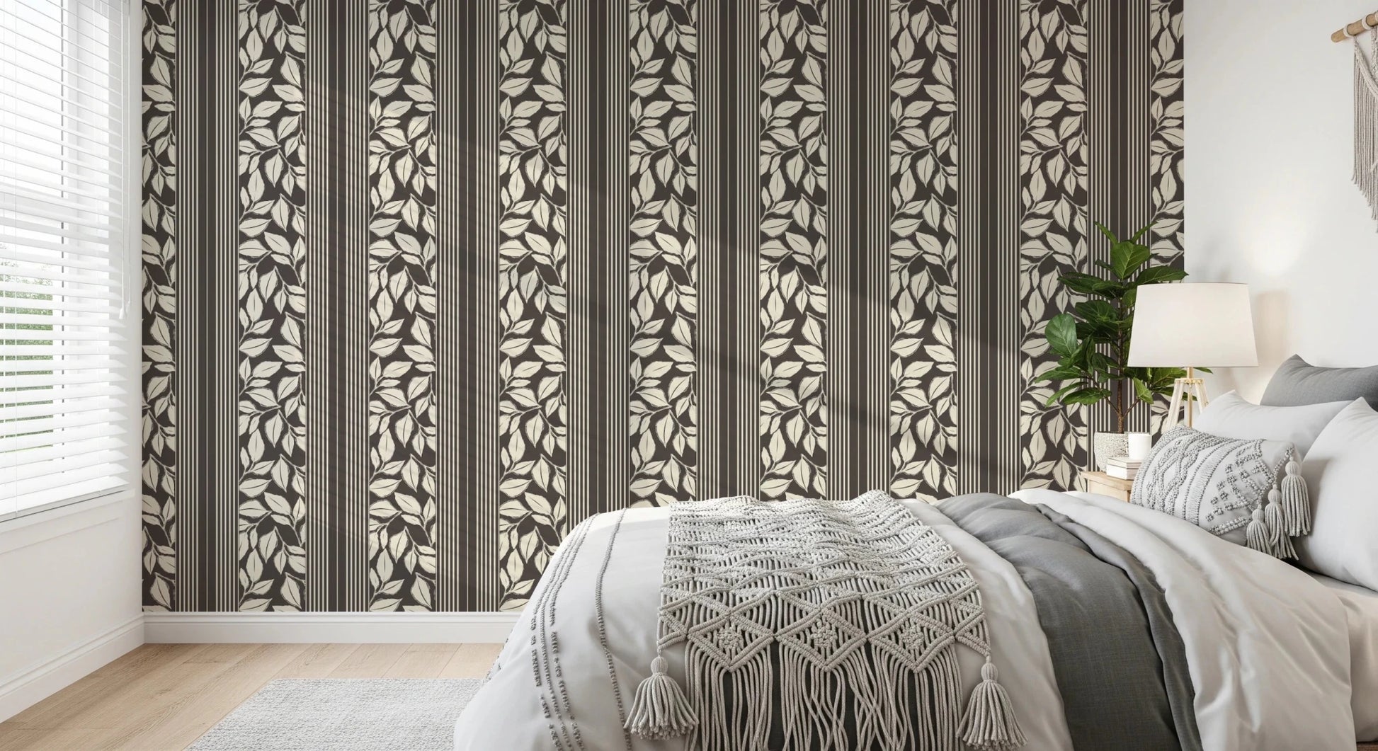 This Vintage Wallpaper mixes narrow linework with soft foliage movement