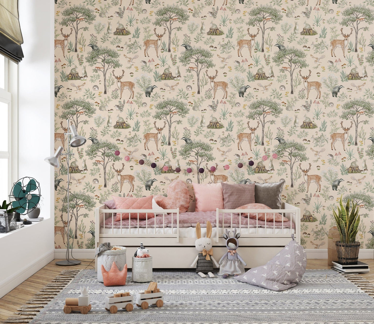 Hand-drawn woodland creatures wallpaper

