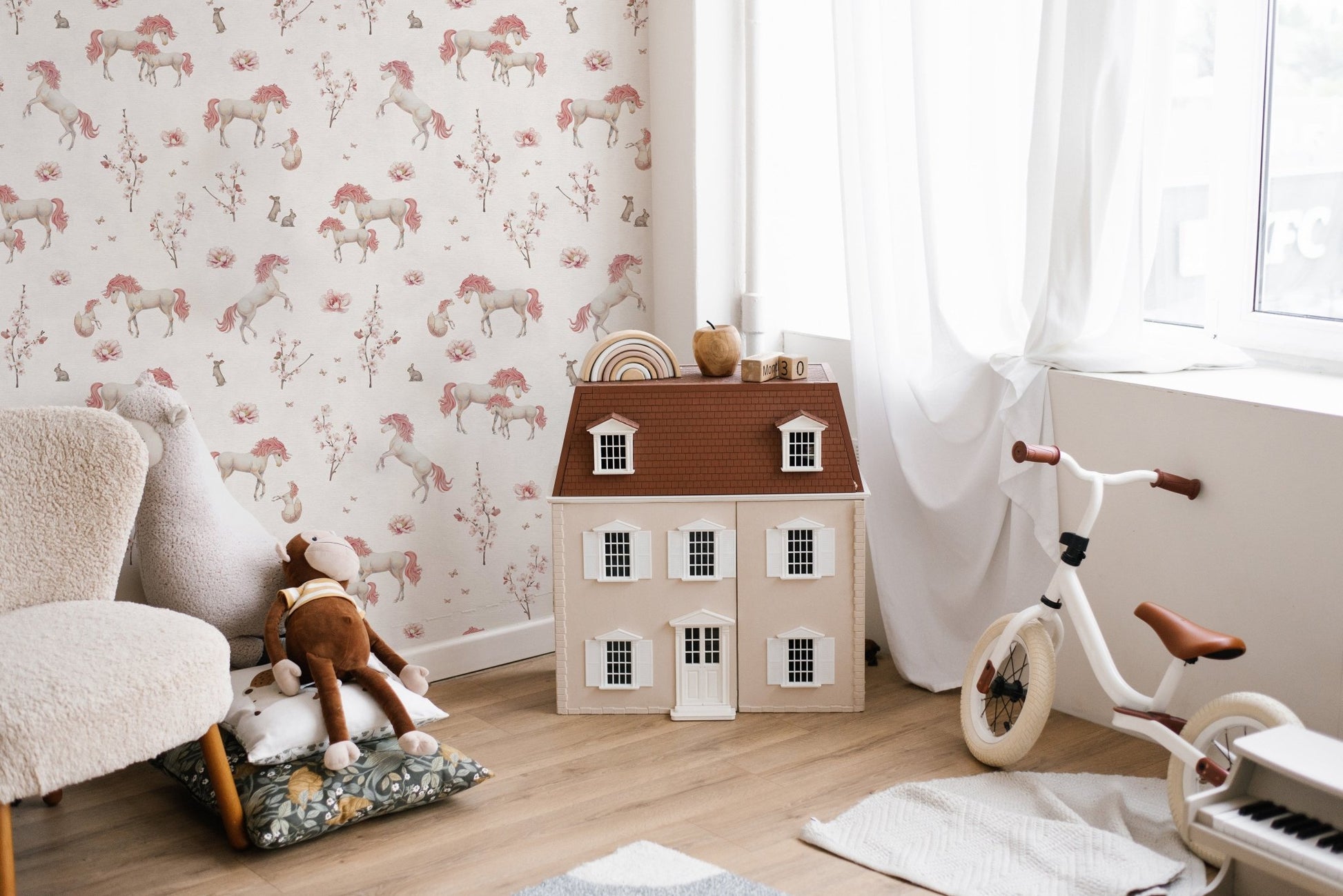 Dreamy unicorn and flowers wall covering
