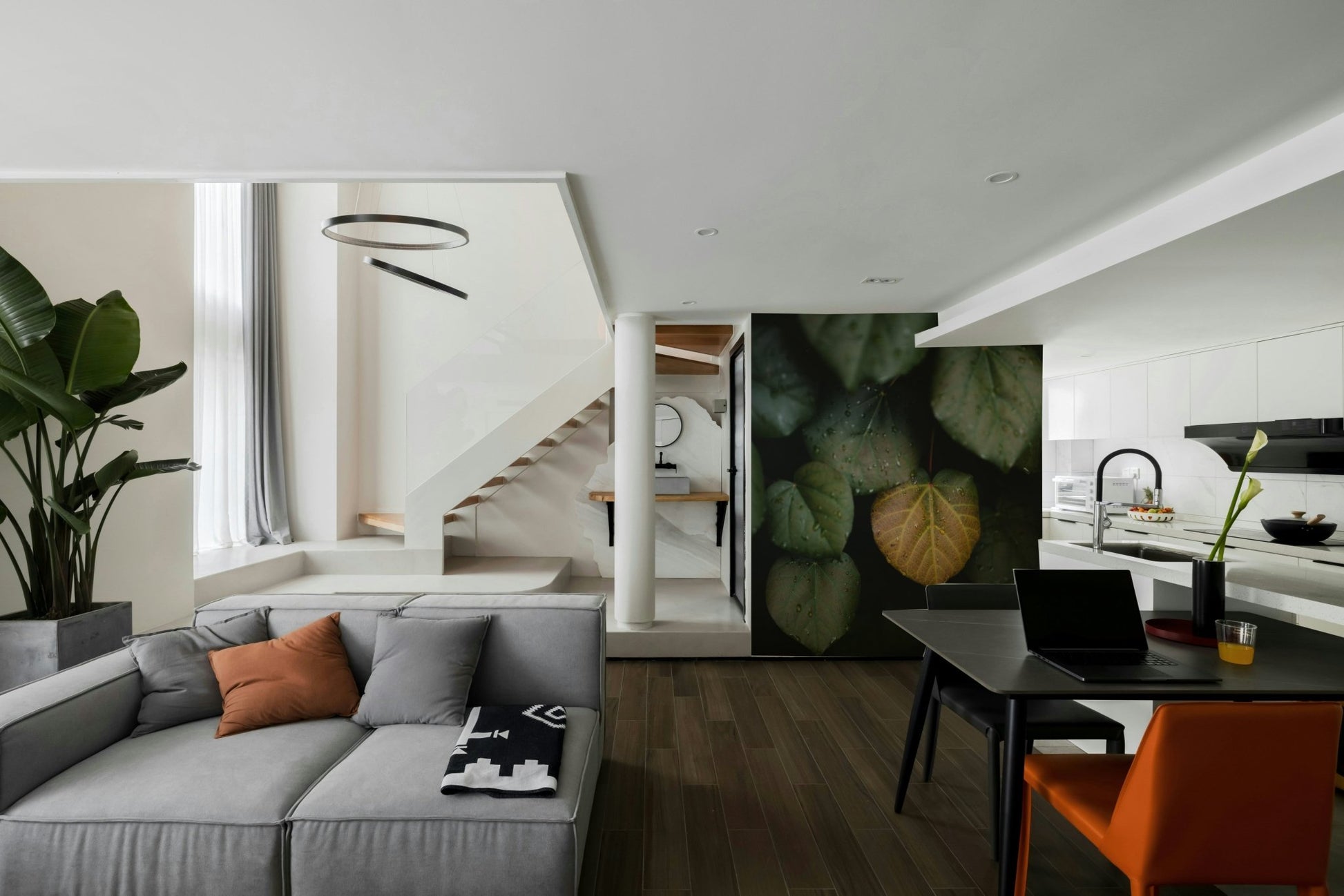 A peaceful winter foliage mural on decorative wallpaper.

