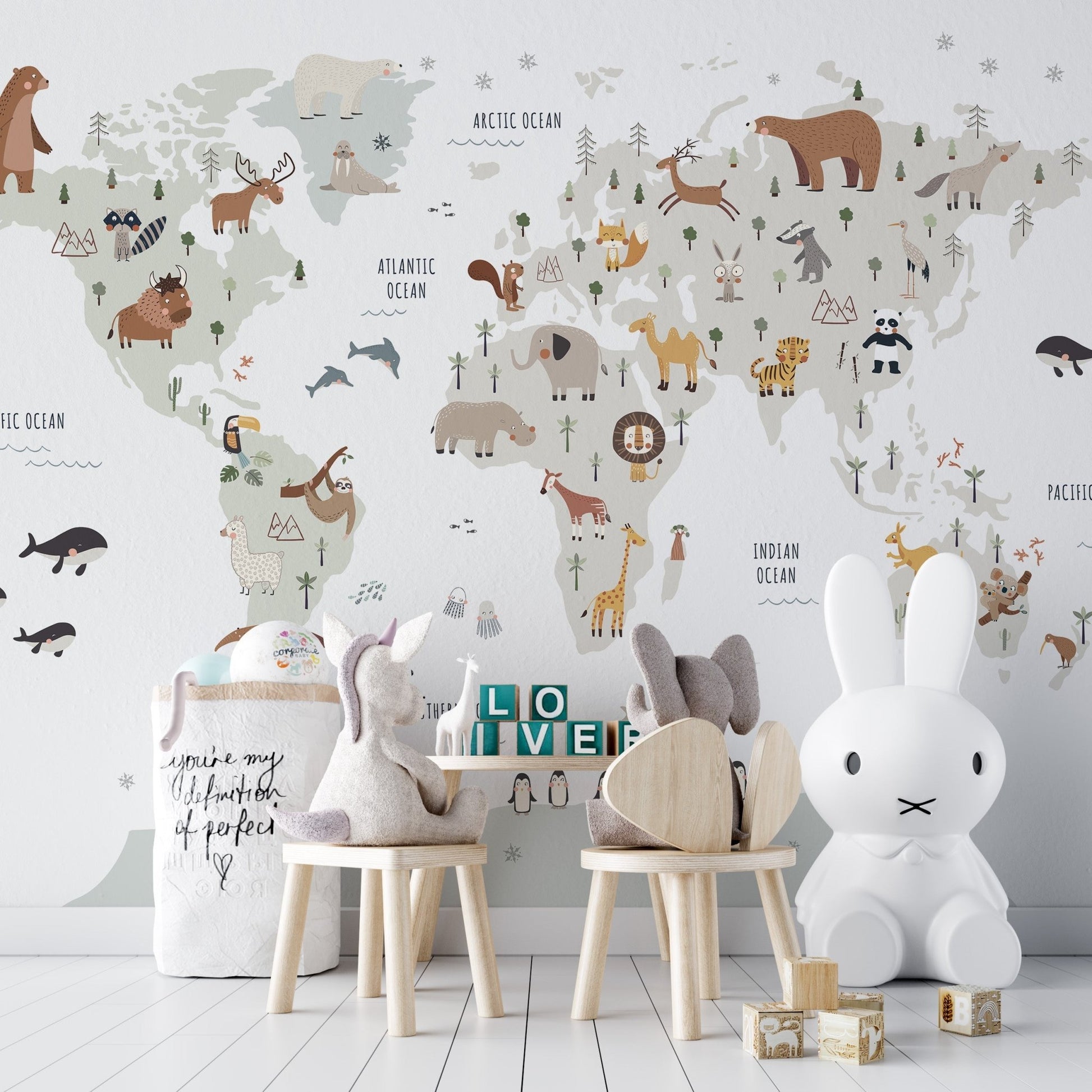 Kids' wallpaper featuring animals around the world, MM05