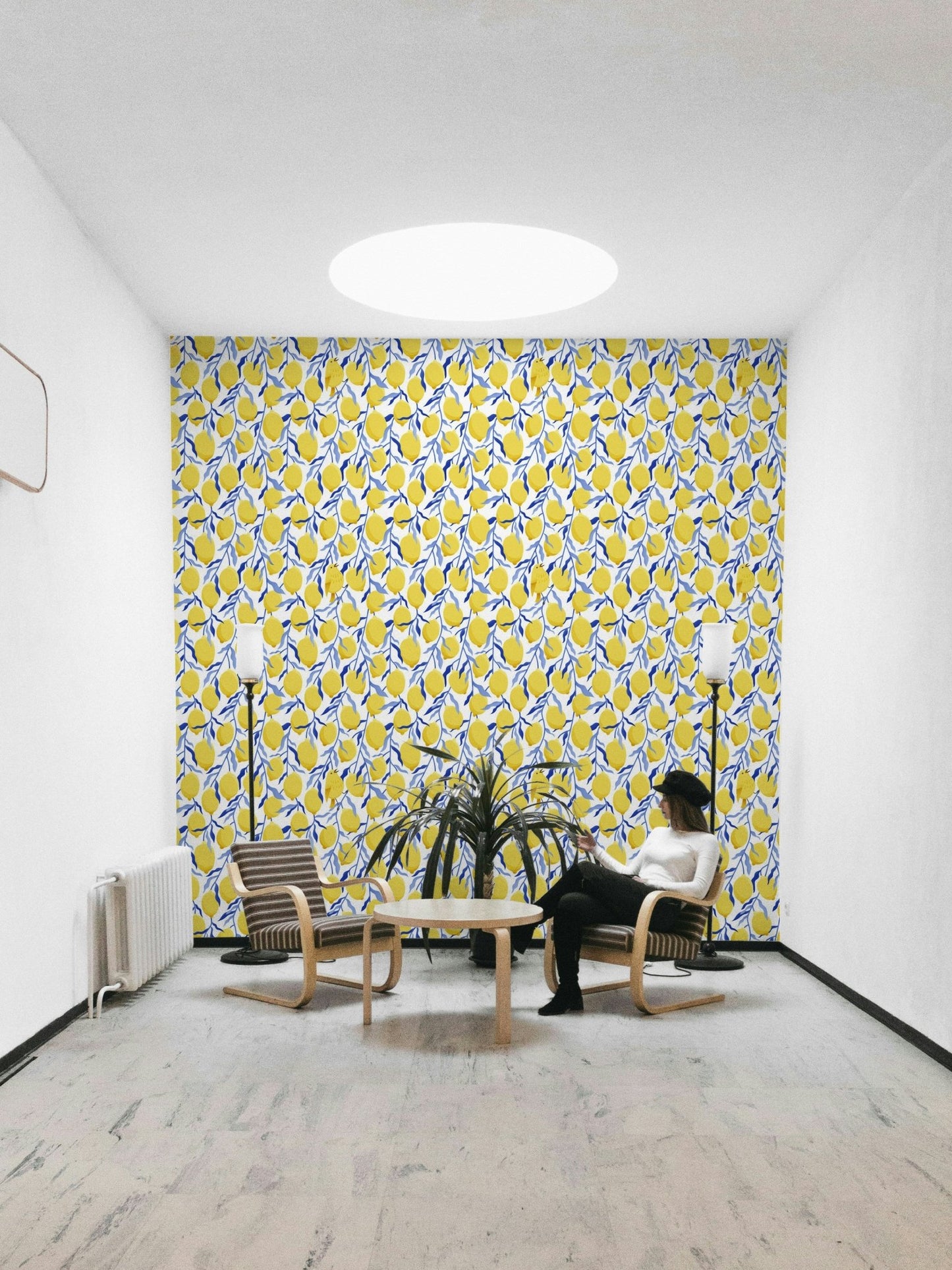 Cheerful lemon-themed wallpaper design

