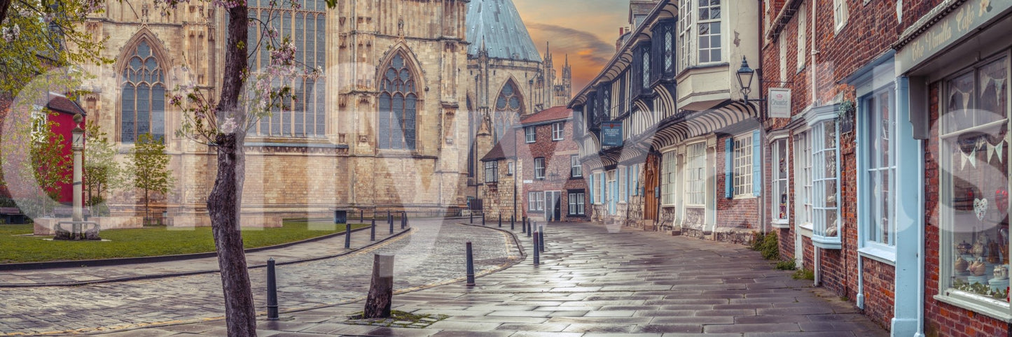 Focus on architectural elements, historical ambiance, and urban textures.

